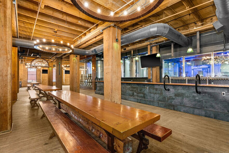 More Photos Of 325 S Lake Ave, Duluth Hotel For Lease