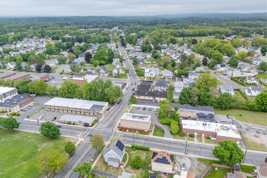 More Photos Of 119 Winsor St, Ludlow Office For Sale