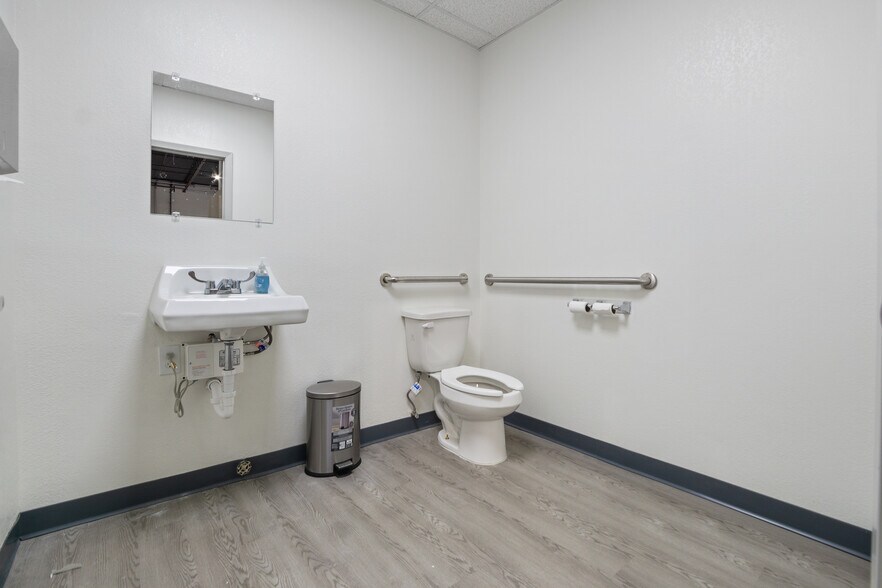 More Photos Of 808 S Blue Mound Rd, Fort Worth Unknown For Lease