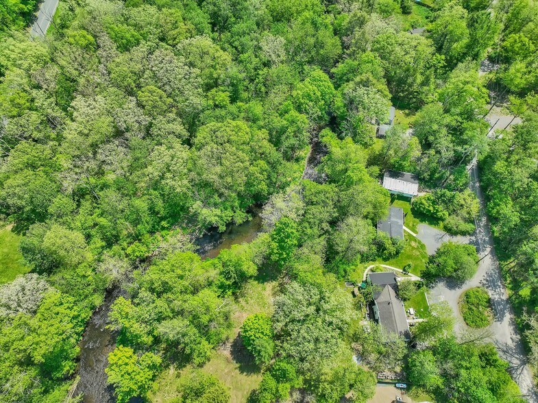 More Photos Of 1460 Pocono Ln, Bartonsville Multifamily For Sale
