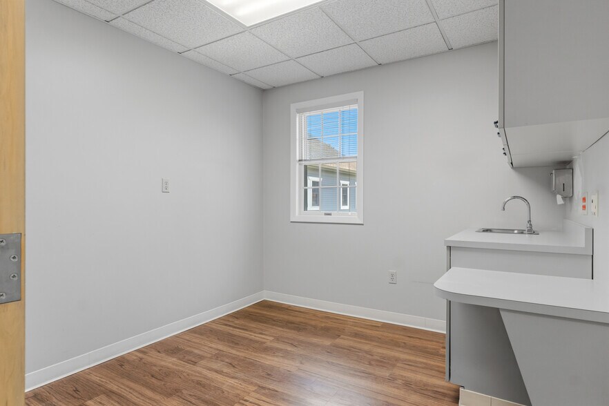 More Photos Of 320 Phillips St, North Kingstown Medical For Sale