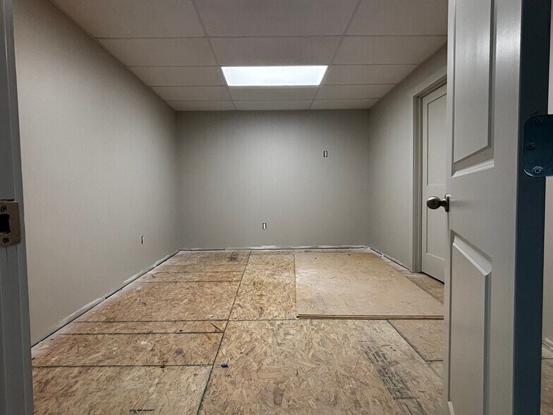 More Photos Of 4077 Seaborn Rd, Ponder Research And Development For Lease