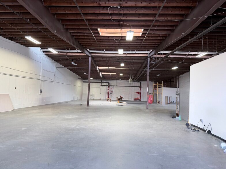 More Photos Of 16221 S Maple Ave, Gardena Distribution For Lease