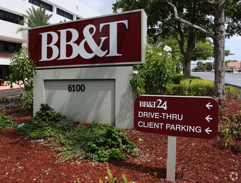 More Photos Of 6100 Glades Rd, Boca Raton Office For Lease