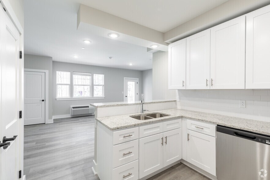 More Photos Of 35 Violet Ave, Poughkeepsie Apartments For Lease