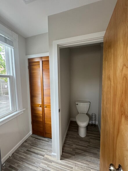 More Photos Of 9 Berkeley St, Norwalk Office Residential For Lease