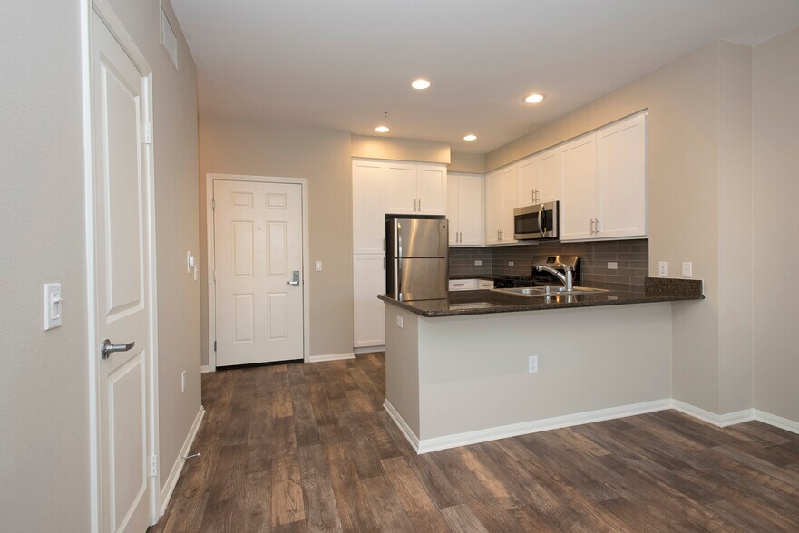 More Photos Of 700 S Myrtle Ave, Monrovia Apartments For Lease