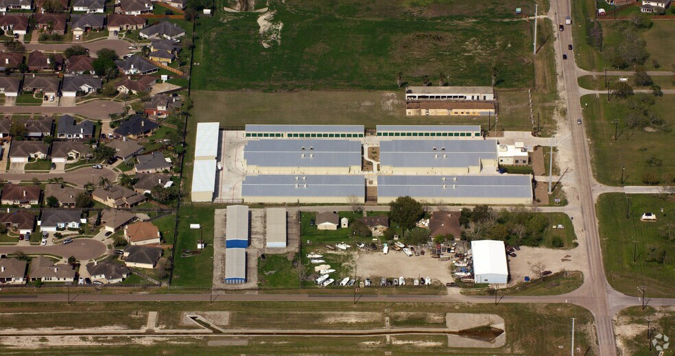 More Photos Of 3205 Rodd Field Rd, Corpus Christi Self Storage For Lease