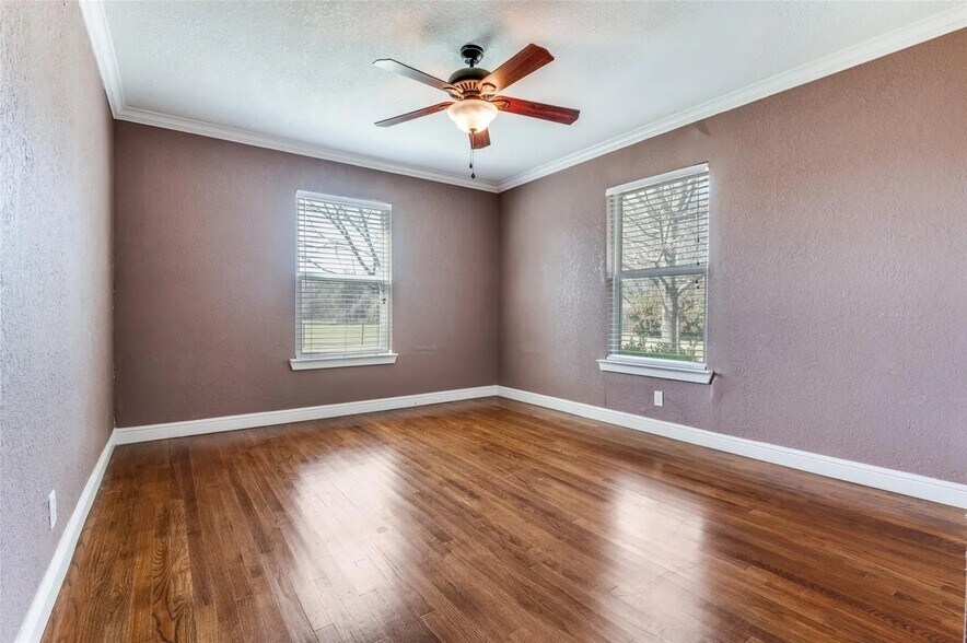 More Photos Of 1003 FM664 Ferris, TX, Red Oak Office For Sale