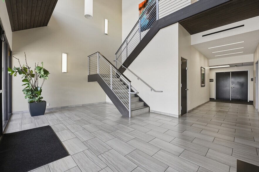 More Photos Of 9320 Chesapeake Dr, San Diego Office For Sale