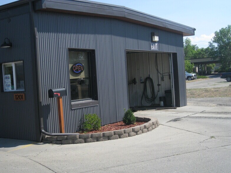 More Photos Of 1201 Cedar St, Helena Carwash For Sale