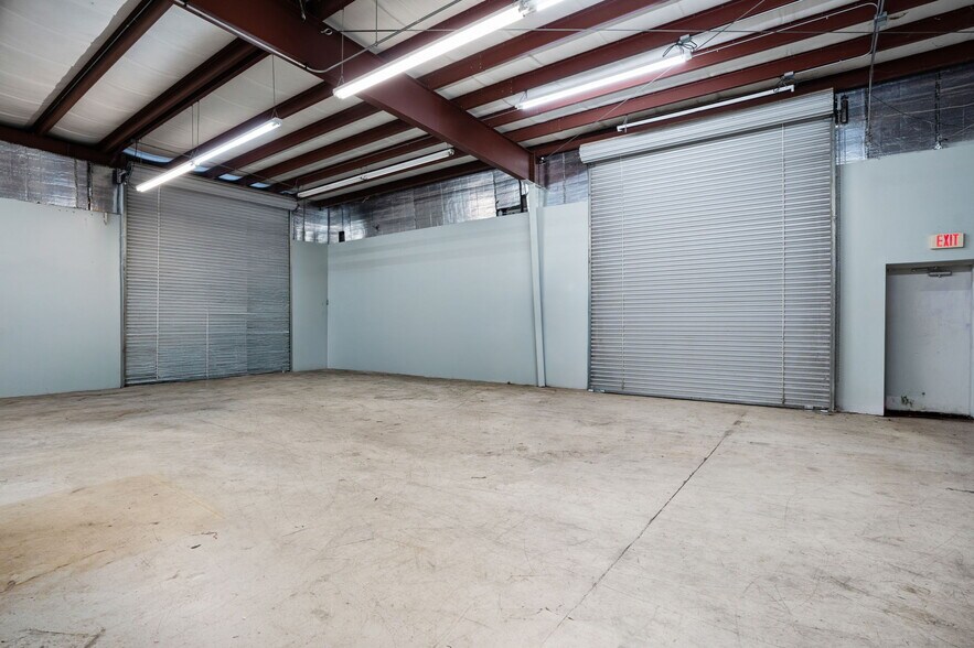 More Photos Of 6834 28th Street Cir E, Sarasota Warehouse For Lease
