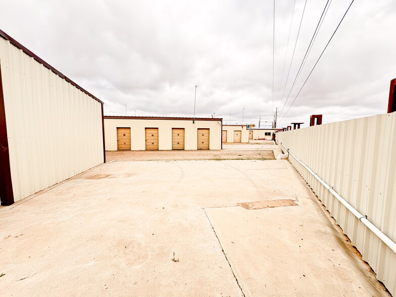 More Photos Of 2213 N Quaker Ave, Lubbock Self Storage For Sale
