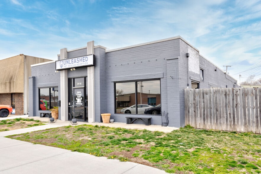 Primary Photo Of 5918 Broadmoor St, Mission Freestanding For Sale