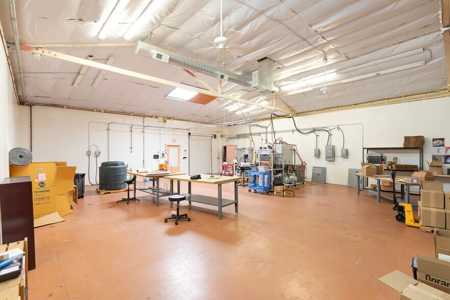 More Photos Of 1112 D St, Sacramento Showroom For Lease