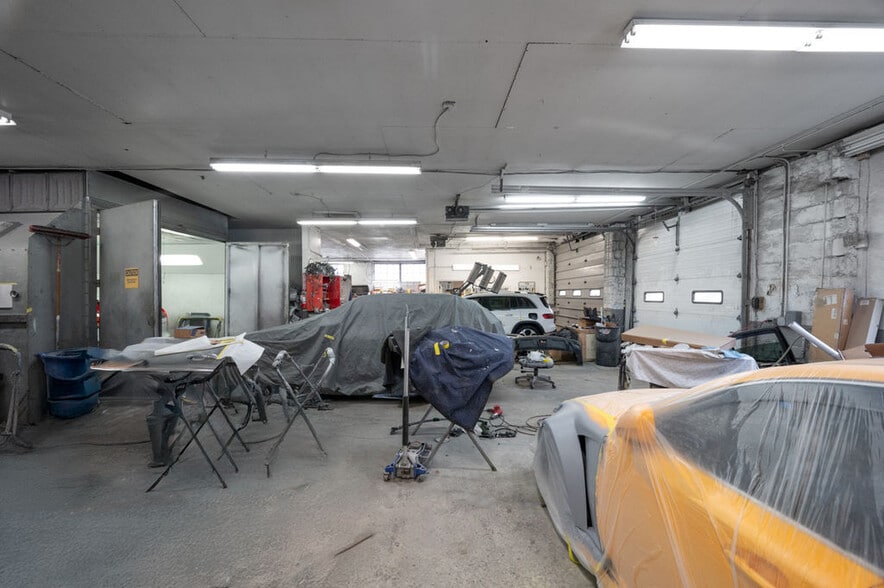 More Photos Of 20 Woodland St, Methuen Auto Repair For Sale