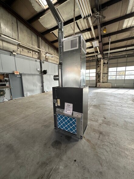 More Photos Of 8271 Brock Bridge Rd, Laurel Warehouse For Lease