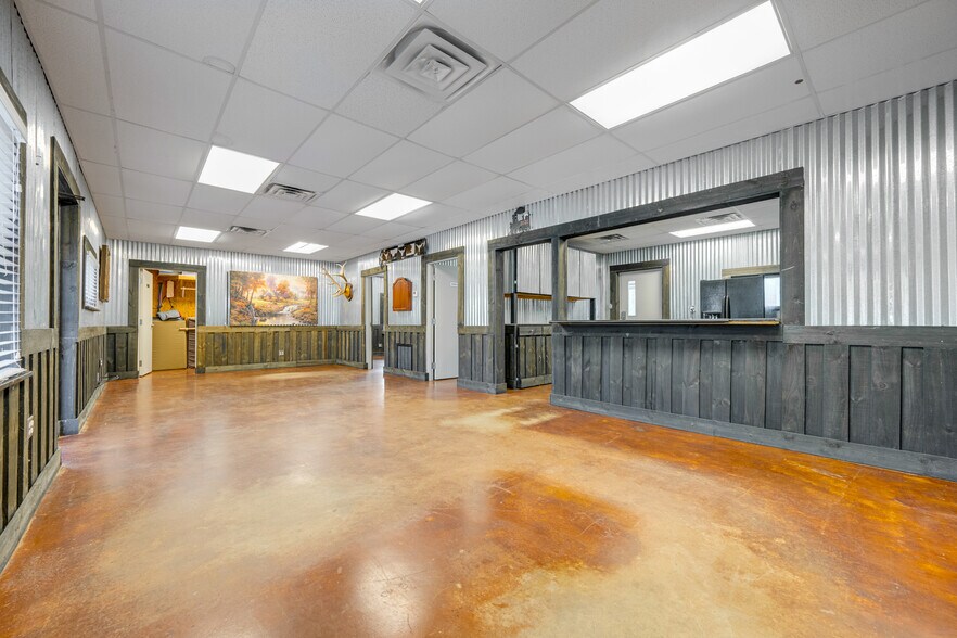 More Photos Of 10203-10263 County Road 135, Flint Service For Lease