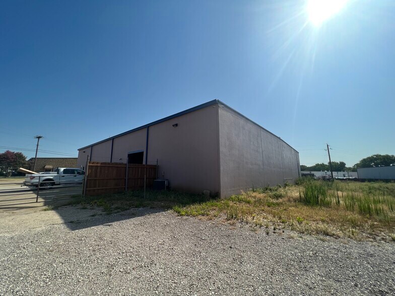 More Photos Of 1190 Explorer St, Duncanville Light Manufacturing For Sale