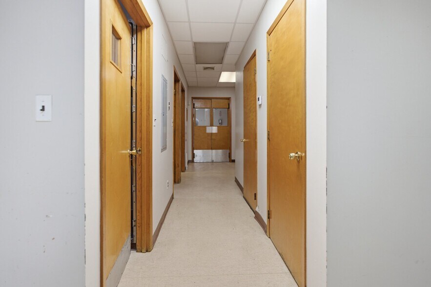More Photos Of 319 Union Ave, Westbury Storefront For Lease
