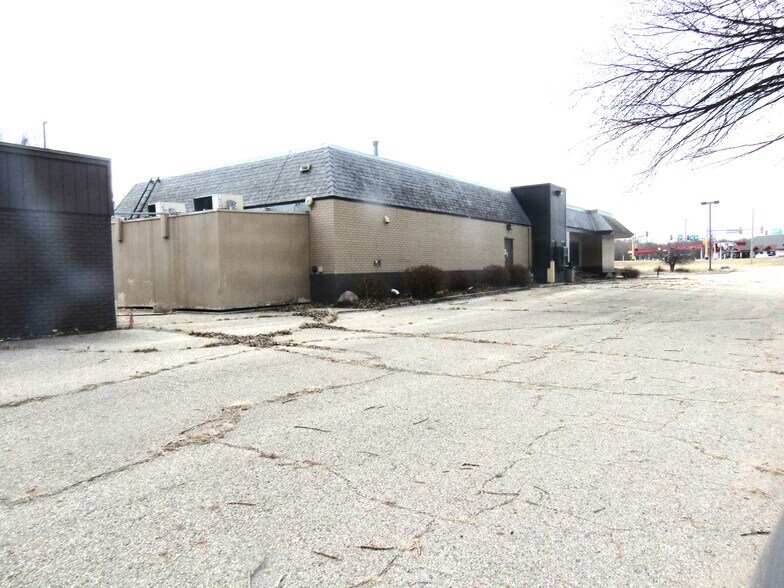 More Photos Of 586 SW 1st St, Montevideo Fast Food For Lease