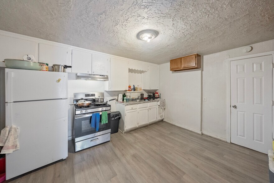 More Photos Of 7938 Kerr St, Houston Apartments For Sale