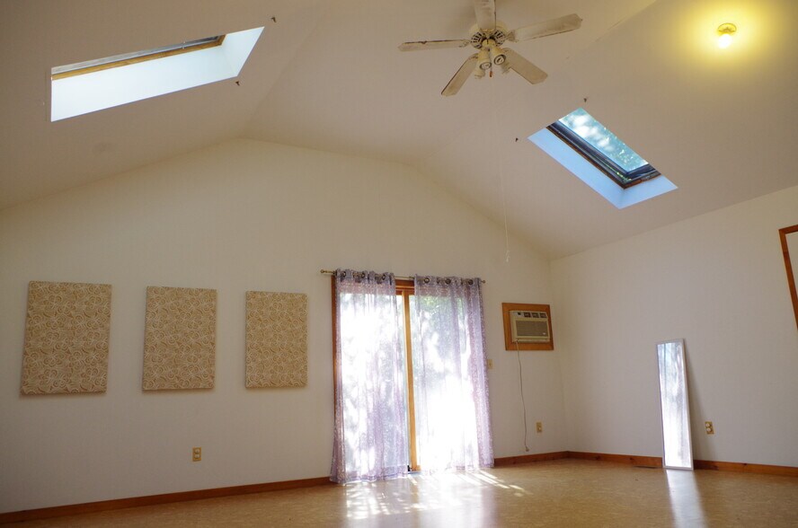 More Photos Of 133 Main St, High Falls Office For Lease