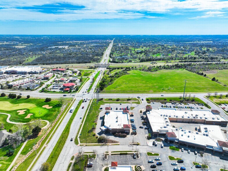 More Photos Of 10050 Woodland Dr, Lenexa Drugstore For Sale