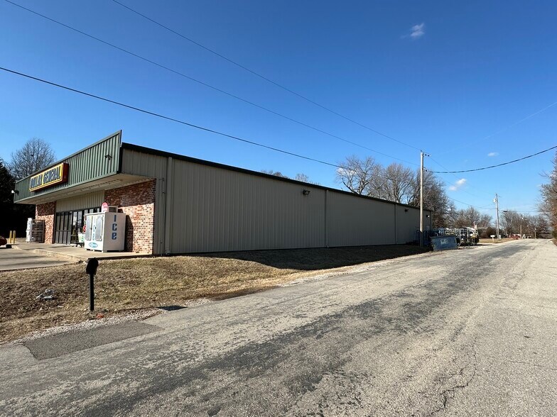 More Photos Of 310 N 14th St, Sarcoxie Freestanding For Sale