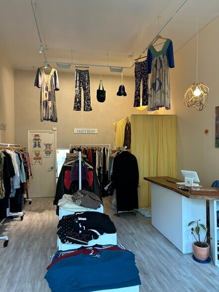 More Photos Of 211 Hugo St, San Francisco Storefront Retail Residential For Lease