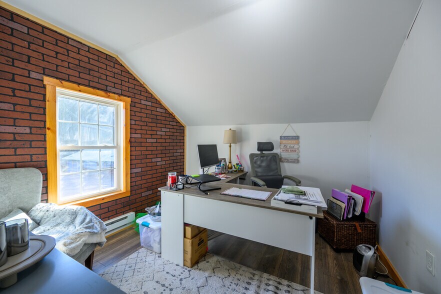 More Photos Of 16 Holland Rd, Wales Bar For Sale