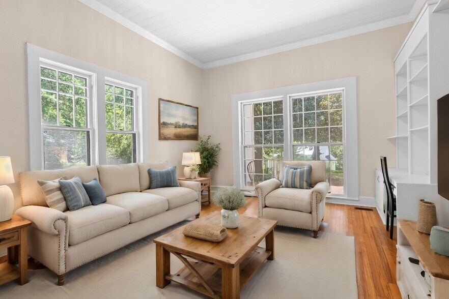 More Photos Of 219 Old Mill Rd, Winchester Office For Sale