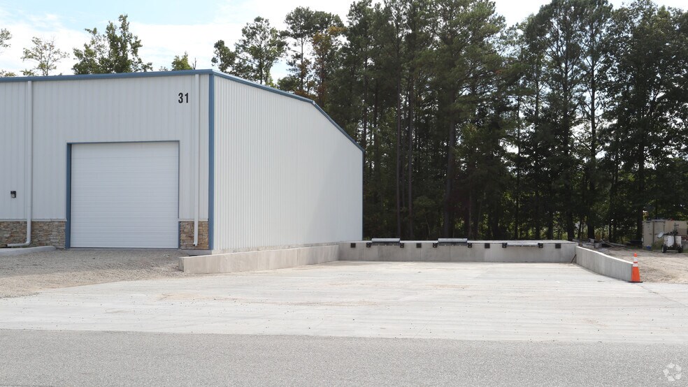 More Photos Of 5164 W Military Hwy, Chesapeake Warehouse For Lease