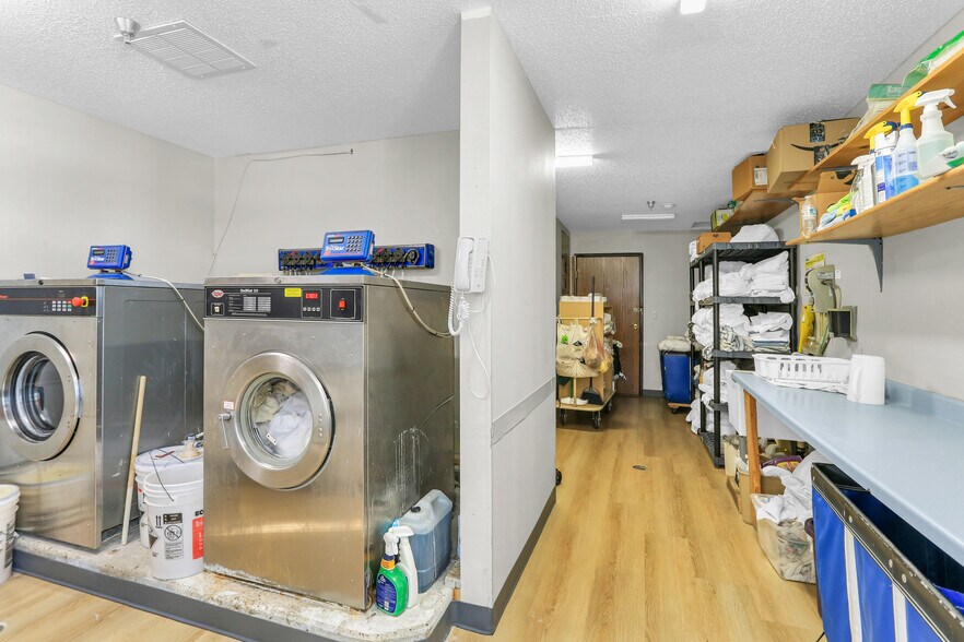 More Photos Of 630 W Main St, El Paso Hotel For Sale