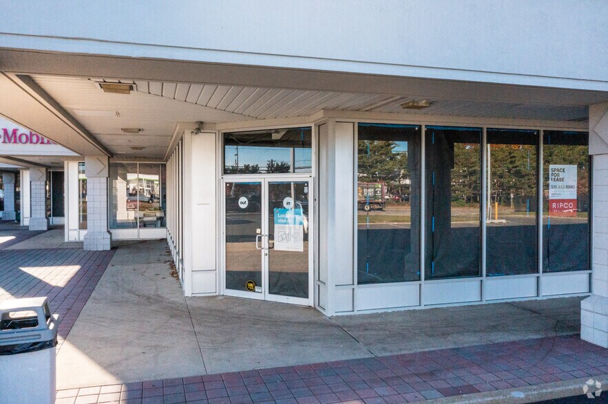 More Photos Of 1526-1596 Union Tpke, New Hyde Park Freestanding For Sale