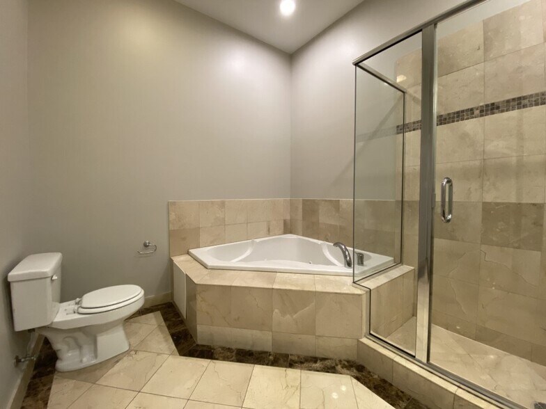 More Photos Of 4651 N Greenview Ave, Chicago Apartments For Lease