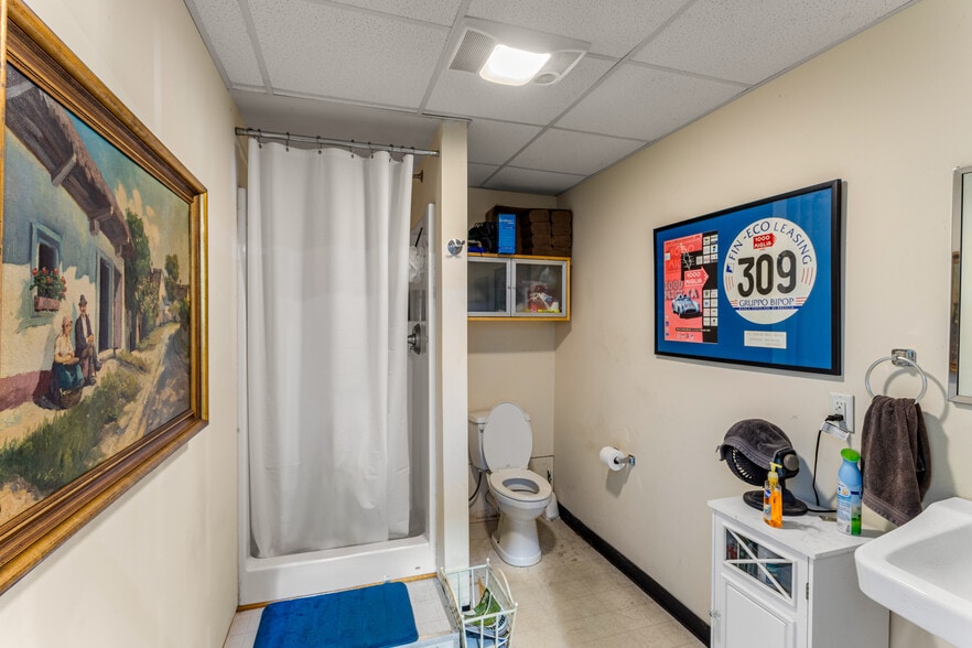 More Photos Of 205 Bourne Blvd, Savannah Warehouse For Sale