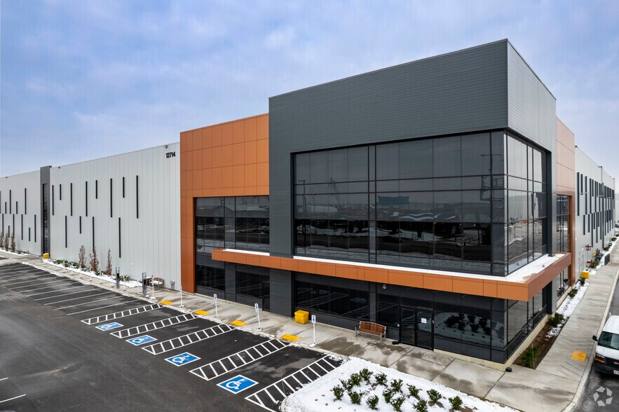 More Photos Of 12714 Coleraine Dr, Bolton Distribution For Lease