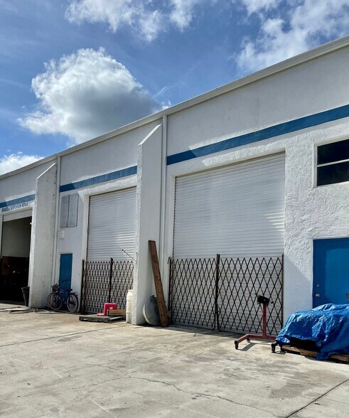 More Photos Of 1593 SE Village Green Dr, Port Saint Lucie Warehouse For Sale