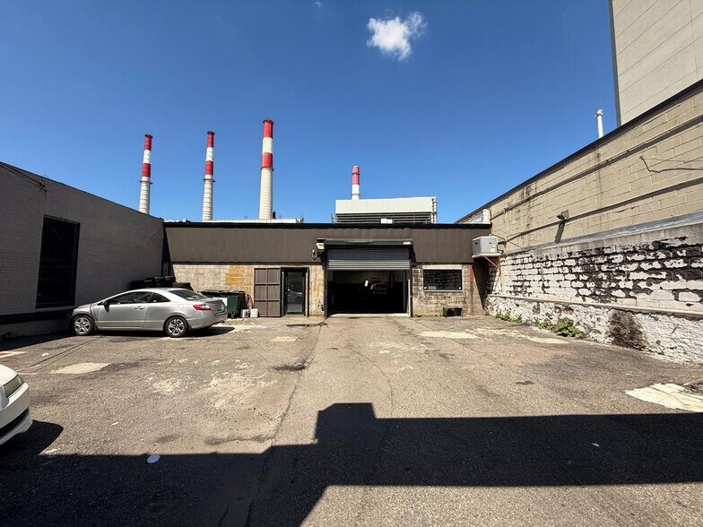 More Photos Of 3724 10th St, Long Island City Warehouse For Lease
