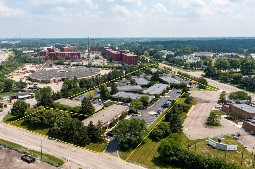 More Photos Of 27650-27652 Franklin Rd, Southfield Unknown For Lease