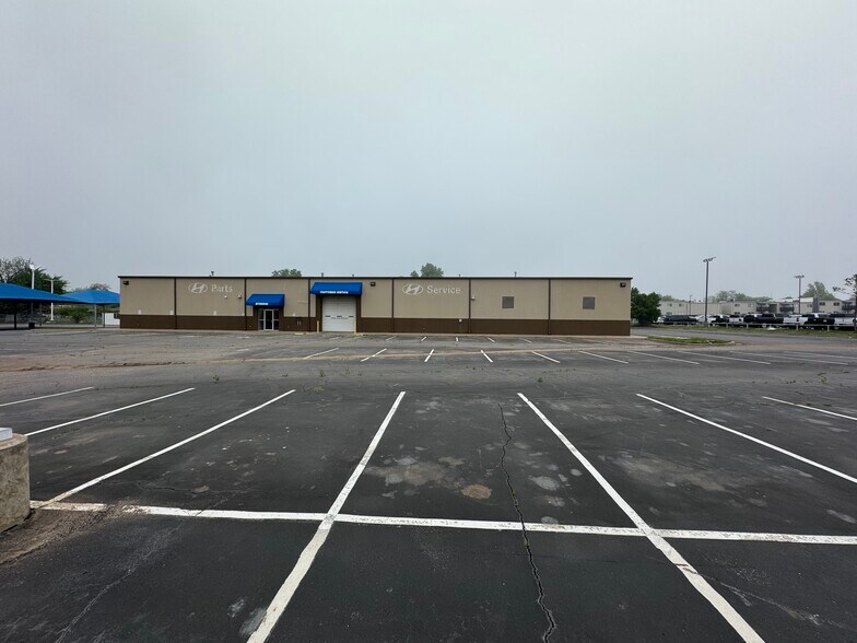 More Photos Of 613 W I 240 Service Rd, Oklahoma City Auto Dealership For Lease