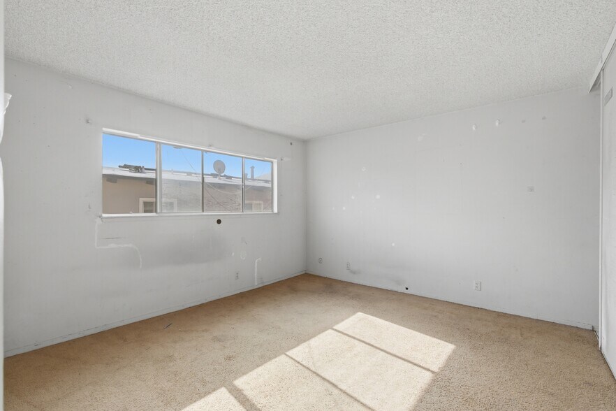 More Photos Of 18611 Clark St, Tarzana Apartments For Sale