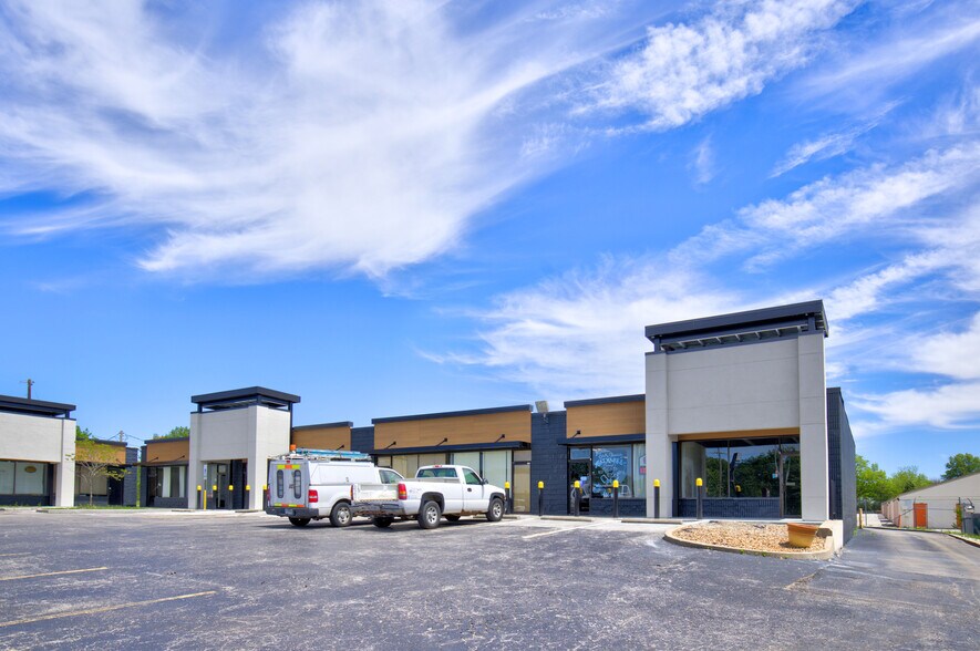 More Photos Of 7711 N Oak Tfwy, Kansas City Unknown For Lease