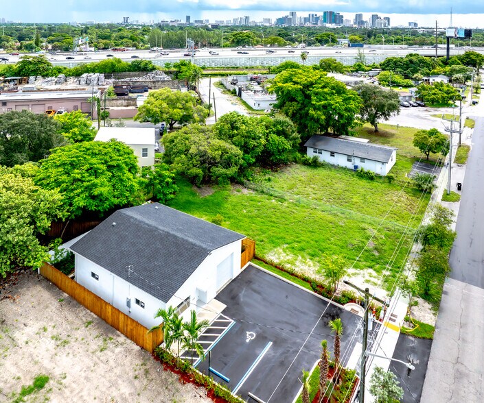 More Photos Of 654 NW 22nd Rd, Fort Lauderdale Light Distribution For Sale