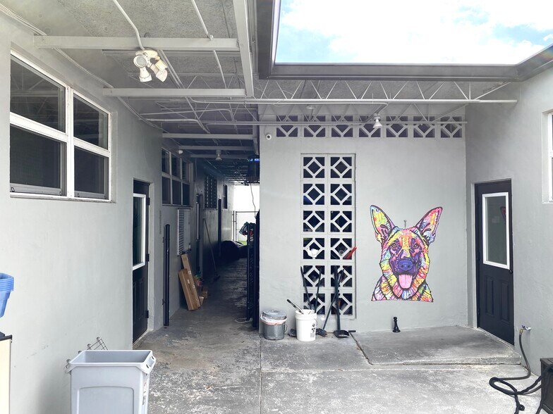 More Photos Of 3910 NW 49th St, Tamarac Veterinarian Kennel For Sale