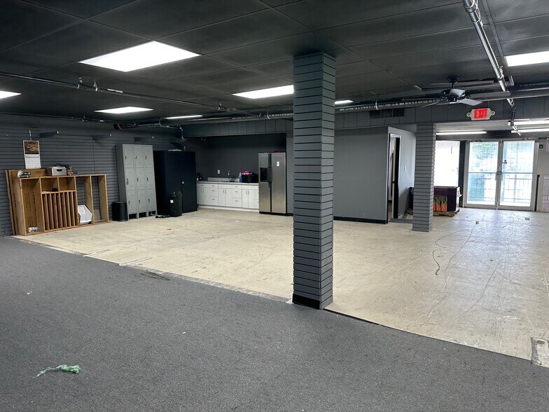 More Photos Of 312 E Main St, Grand Prairie Freestanding For Sale