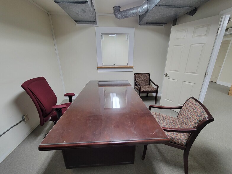 More Photos Of 215 Church St, Lenoir Office For Sale