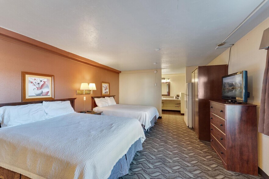 More Photos Of 260 W Main St, Vernal Hotel For Sale