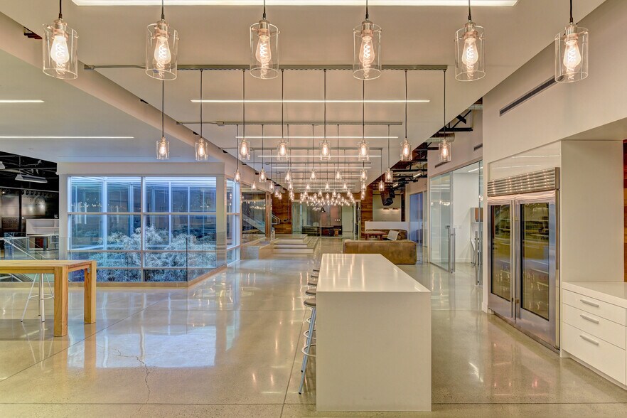 More Photos Of 6625 Badura Ave, Las Vegas Flex For Sale